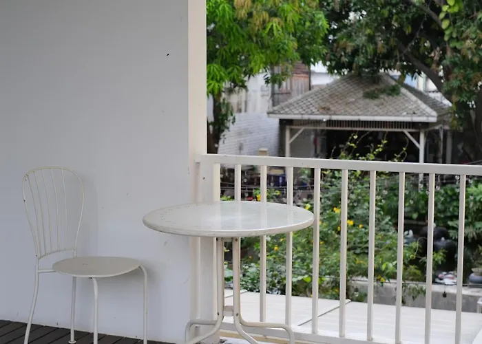 Feung Nakorn Balcony And Cafe Hotel Bangkok