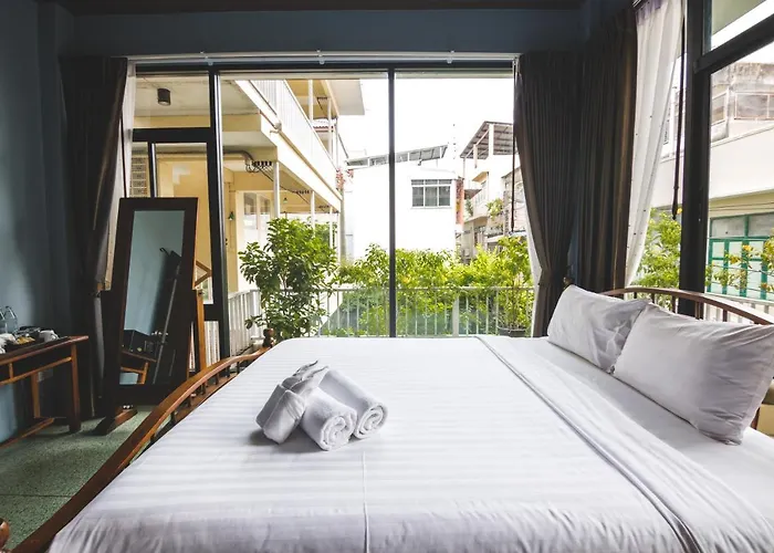 Feung Nakorn Balcony And Cafe 3*