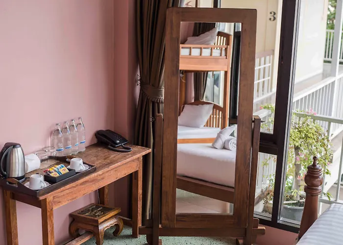 Feung Nakorn Balcony And Cafe Hotel 3*