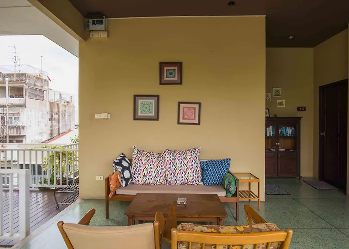 Feung Nakorn Balcony And Cafe בנגקוק