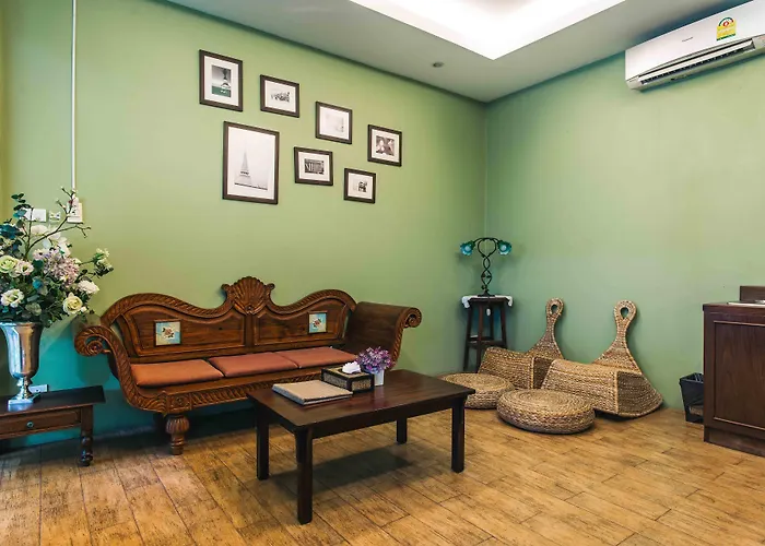 Feung Nakorn Balcony And Cafe Hotel 3*