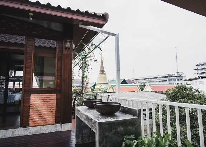 Feung Nakorn Balcony And Cafe Hotel
