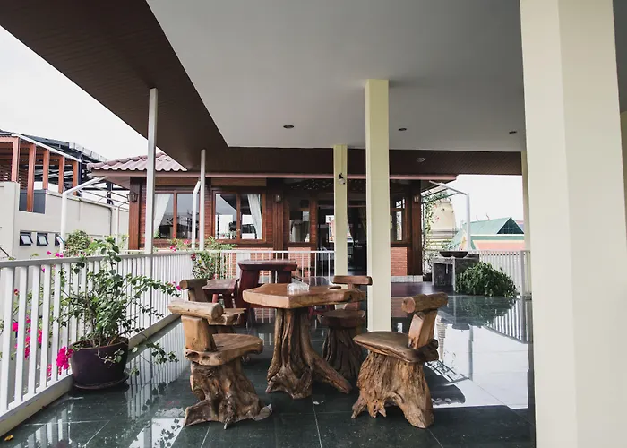 Feung Nakorn Balcony And Cafe 3*