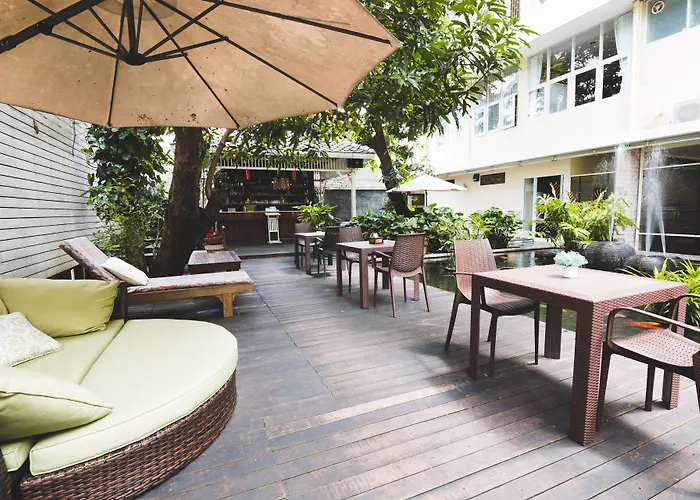 Feung Nakorn Balcony And Cafe Hotel 3*