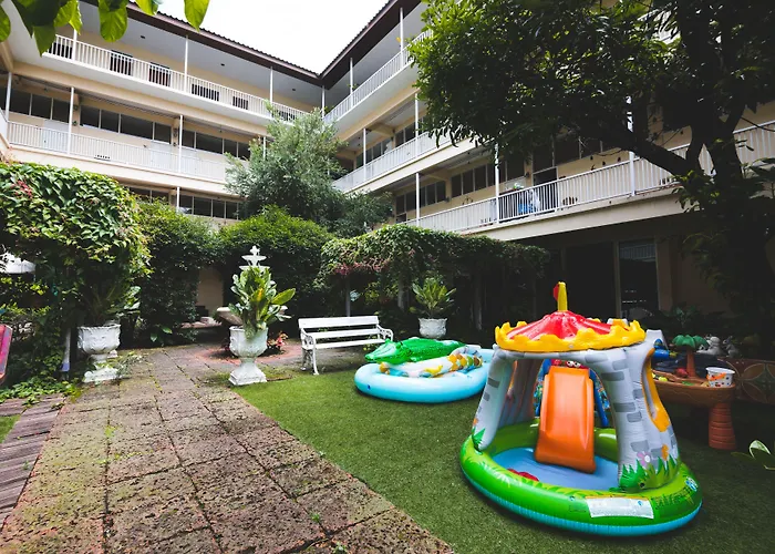 Feung Nakorn Balcony And Cafe 3* בנגקוק