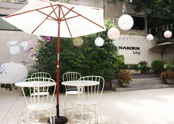 מלון Feung Nakorn Balcony And Cafe 3*