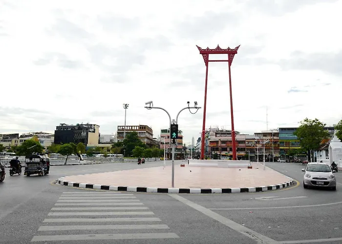Feung Nakorn Balcony And Cafe Hotel 3*