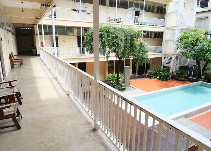 Feung Nakorn Balcony And Cafe