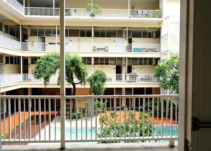 מלון Feung Nakorn Balcony And Cafe בנגקוק