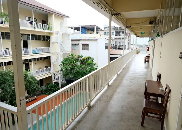 Feung Nakorn Balcony And Cafe 3*