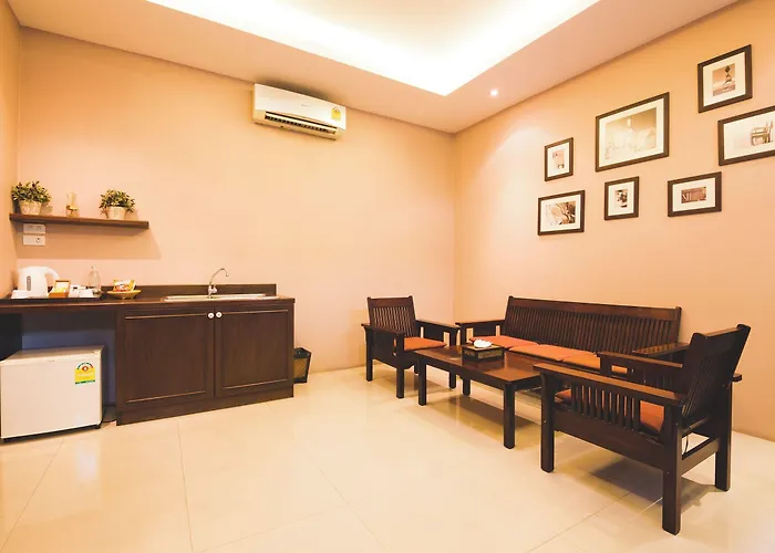 Feung Nakorn Balcony And Cafe מלון