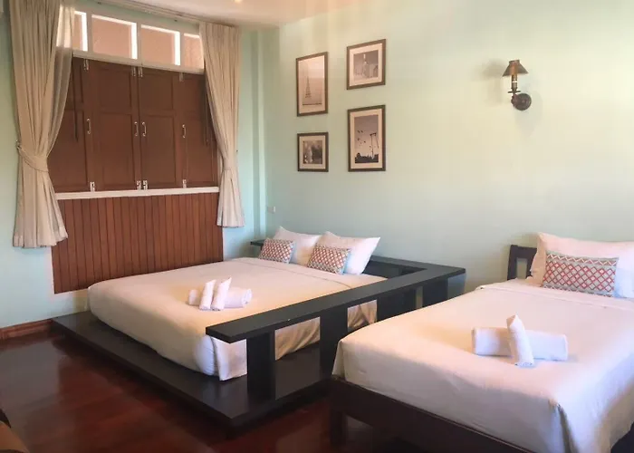 מלון Feung Nakorn Balcony And Cafe 3*